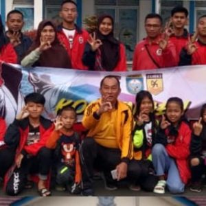 : Kapolres OKU AKBP Danu Agus Purnomor SIK diwakili Kabag Ren AKP Adi Sapril SH MH melepas kontingen atlit Karate OKU ke Kapolda Cup 2022 di Gor Jaka baring Palembang. Foto dokumen Humas Polres