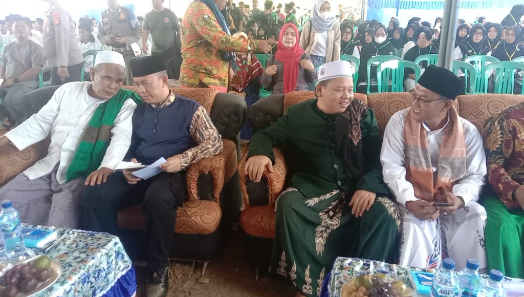 Pj Bupati OKU dan Kapolres OKU Polda Sumsel dan Forkopimda  foto bersama di di acara PD-PKPNU ( PD - Pendidikan Kader Penggerak Nahdlatul  Ulama ) PCNU Ogan Komering Ulu Jumat (2/12/2022). Foto Kanalberita.id / Apriansyah