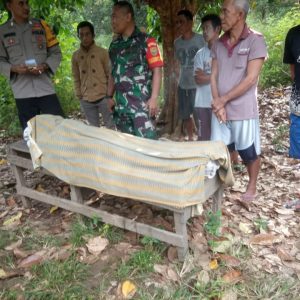 Suasana di lokasi tempat ditemukannya Rukai (74), warga Dusun I Desa Ulak Lebar, Kecamatan Ulu Ogan, Kabupaten OKU yang tewas terseret air Sungai Ogan. Rabu (14/12/2022) . foto dokumen polisi