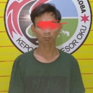 Tersangka pengedar narkoba jenis sabu Suwandi (29), saat diamankan di Mapolres OKU. Foto dokumen Humas Polres OKU