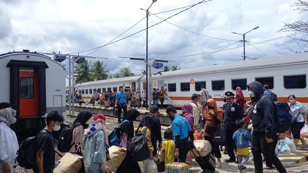 Suasana Stasiun Kereta Api Baturaja di musim cuti bersama, Senin  (23/1/2023). Foto: Apriansyah/kanalberita.id