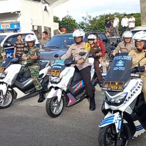 Kapolres OKU Polda Sumsel AKB Danu Agus Purnomo SIK MH dan PJ Bupati OKU H Teddy Meilwansayah SSTP MM MPd Show of Force menjelang malam pergantian tahun . Kanalberita.id / Apriansyah