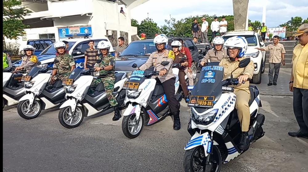 Kapolres  OKU Polda Sumsel AKB Danu Agus Purnomo SIK MH dan PJ Bupati OKU H Teddy Meilwansayah SSTP MM MPd  Show of Force menjelang malam pergantian tahun . Kanalberita.id / Apriansyah