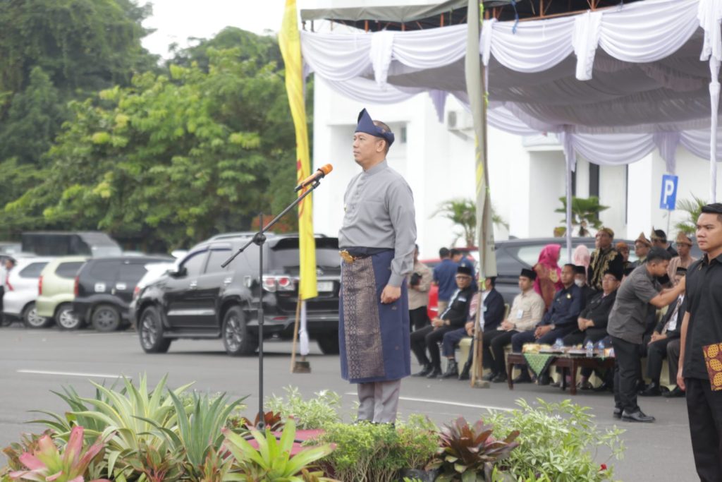 PJ Bupati OKU H. Teddy Meilwansyah SSTP., M.M., M.Pd., mengajak seluruh ASN di lingkungan Kementerian Agama untuk memperbaiki  pengabdian dan pelayanan kepada masyarakat 