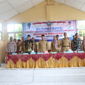 Penjabat Bupati OKU H. Teddy Meilwansyah SSTP MM MPd hadir langsung pada Musyawarah Perencanaan Pembangunan (Musrenbang) Kecamatan Pengandonan, Selasa (24/1/2023). Foto Dokumen Humas OKU