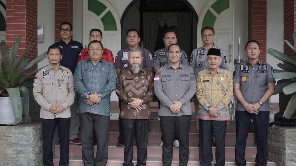 Kakanwil Kementerian Hukum dan HAM Sumatera Selatan, Dr Ilham Djaya meninjau Unit Kerja Keimigrasian (UKK) Kabupaten OKU, di Kompleks Islamic Center Baturaja, Kamis (5/1/2022). Foto Kanalberita.id / Apriansyah