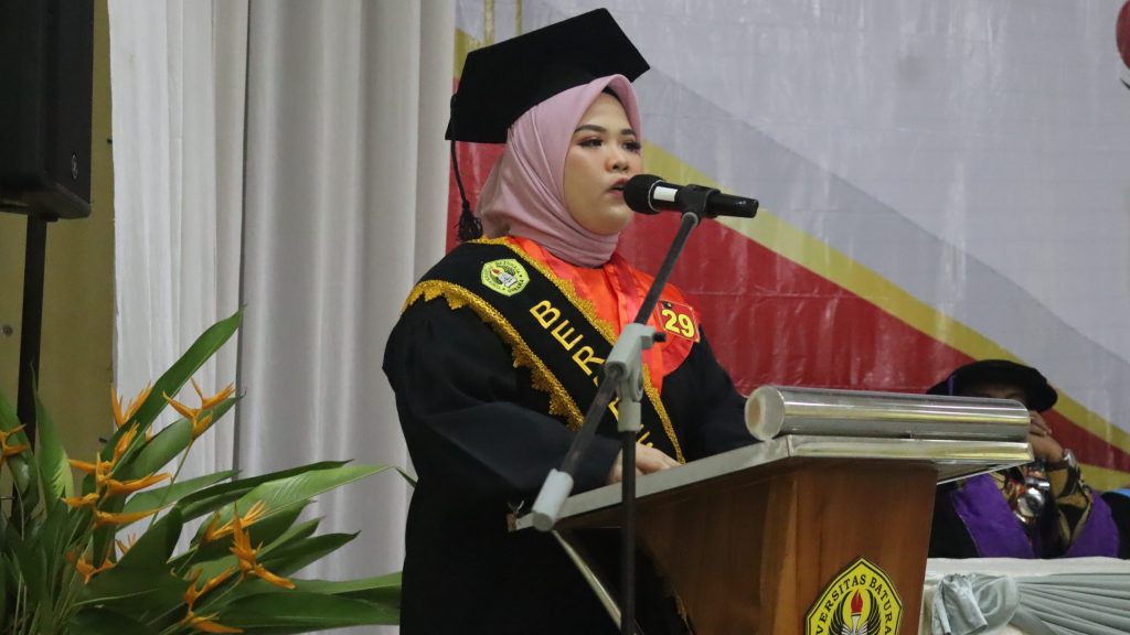 Kurniawati S.I.Kom Wisudawan Terbaik dengan IPK 4.00