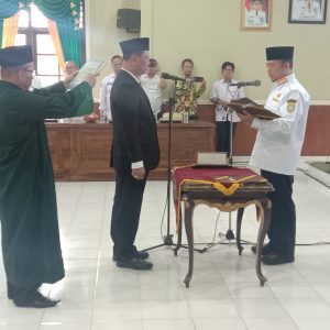 Dharmawan Irianto SSos MM dilantik menjadi Penjabat Sekretaris Daerah Kabupaten OKU. Foto Kanalberita.id / Apriansyah