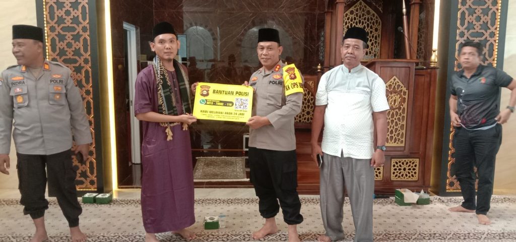 Kapolres OKU Polda Sumsel AKBP Arif Harsono SIK MH laksanakan Jum’at Curhat di Masjid As-Sajdah Kelurahan Kemalaraja, Kecamatan Baturaja Timur, Jum’at (10/2/2023). Kanalberita.id / Apriansyah