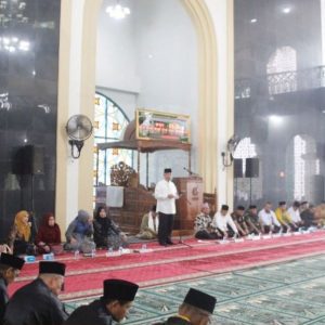 PJ Bupati OKU H Teddy Meilwansyah SSTP M.M M.Pd berjanji akan memberikan bonus umroh bagi  peserta yang mendapatkan 3 besar Tingkat  Nasional, saat membuka Seleksi Tilawatil Qur'an (STQ) XXVII tingkat Kabupaten OKU tahun 1444 H/2023 M di Masjid Islamic Centre Baturaja, Senin (06/03/2023). 