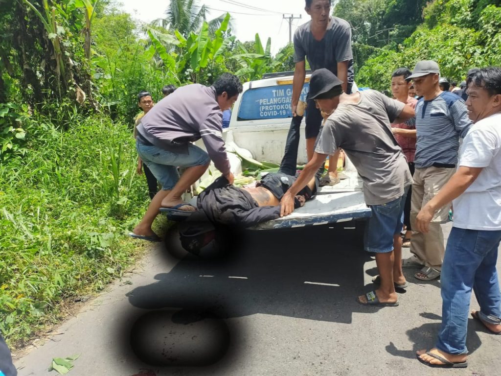 Pasangan suami isteri atas nama Ridho Puttra Bin Ferry (19) dan Anisa Destriana binti Siswanto (15) meninggal dalam kecelakaan ditabrak truck. Foto Kanalberita.id / Apriansyah