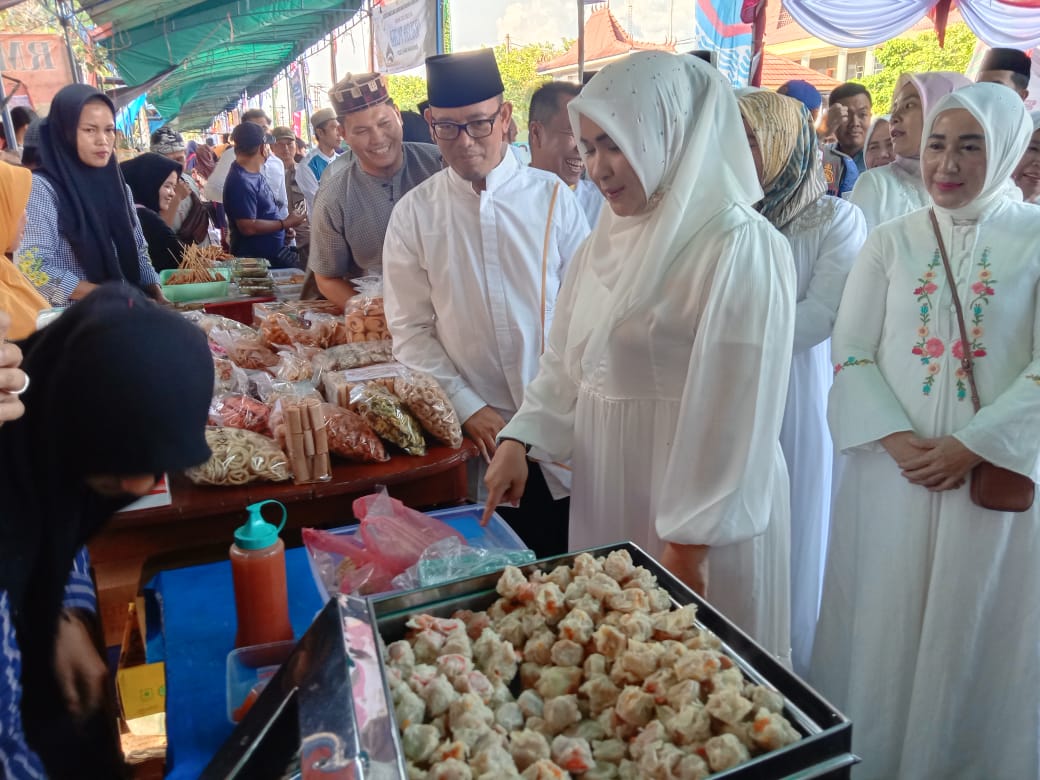 Suasana pembukaan Pasar Bedug oleh PJ Bupati OKU H Teddy Meilwansyah SSTP MM MPd. Kanalberita.id / Apriansyah