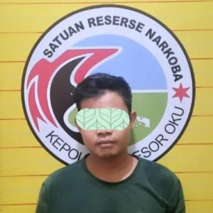 Tersangka kurir sabu YA (25) saat diamankan di Mapolres OKU. Foto dokumen Humas Polres OKU