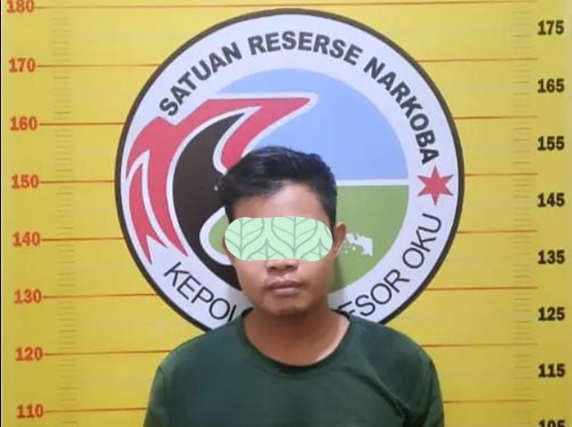 Tersangka kurir sabu YA (25) saat diamankan di Mapolres OKU. Foto dokumen Humas Polres OKU