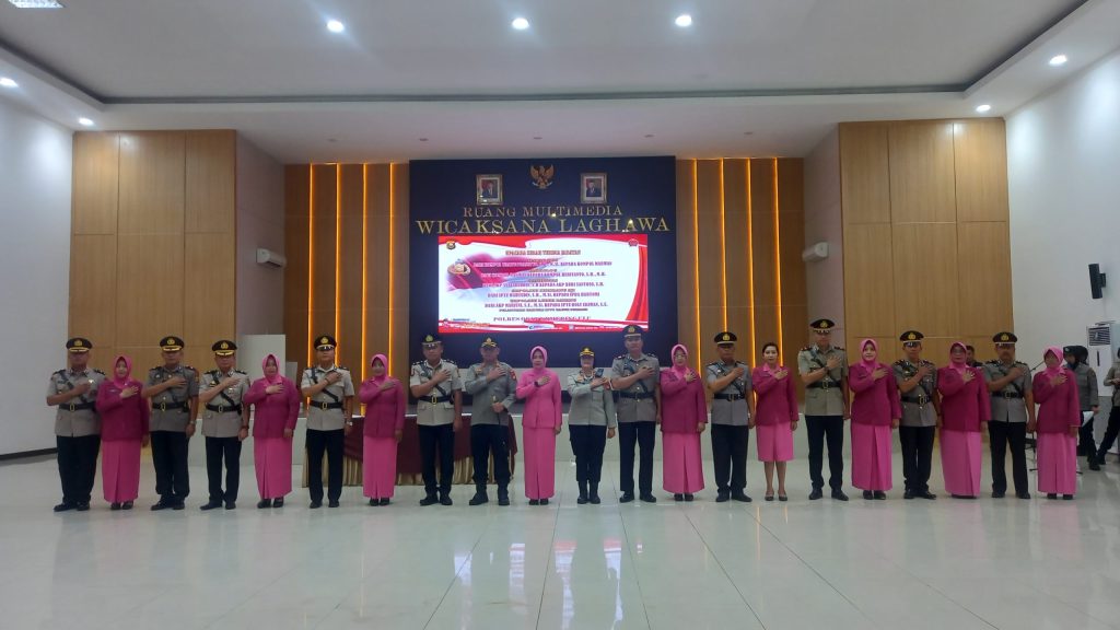 Foto bersama Kapolres OKU AKBP Arif Harsono SIK MH seusai melantik pejabat dilingkungan Polres OKU digedung Multi Media Wicaksana Laghawa, Jum’at (12/5/2023). Kanalberita.id / Apriansyah