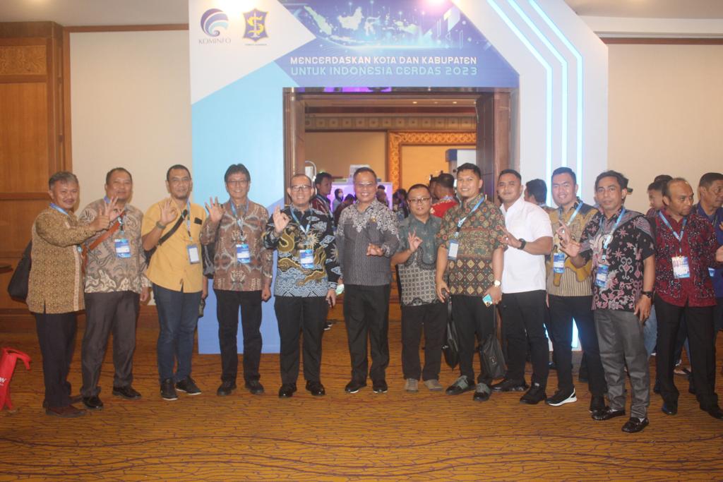 Pj bupati OKU H Teddy Meilwansyah SSTP MM MPd di acara Forum Smart City (Kota Cerdas) di Main Ballroom, Shangri-La Hotel, Kota Surabaya pada Selasa (13/6/2023). Dokumen Humas OKU