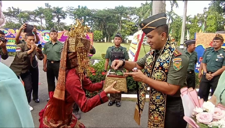 Letkol Inf  Harri  Feriawan Rumawatine sebagai Komandan Kodim 0403/OKU yang baru disambut di Makodim OKU. Kanalberita.id / Apriansyah 