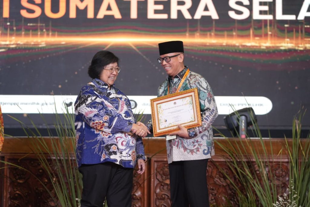 Pemerintah Kabupaten Ogan Komering Ulu kembali meraih penghargaan Program Kampung Iklim (Proklim) ke-5 kalinya secara berturut-turut dari Kementerian Lingkungan Hidup dan Kehutanan (KLHK) RI. Foto dokumen Humas OKU