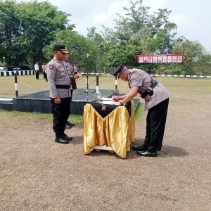 Sertijab Wakapolres OKU dan Kasi Humas Polres OKU dipimpin Kapolres OKU AKBP Arif Harsono SIK MH. Foto dokumen Humas Polres OKU