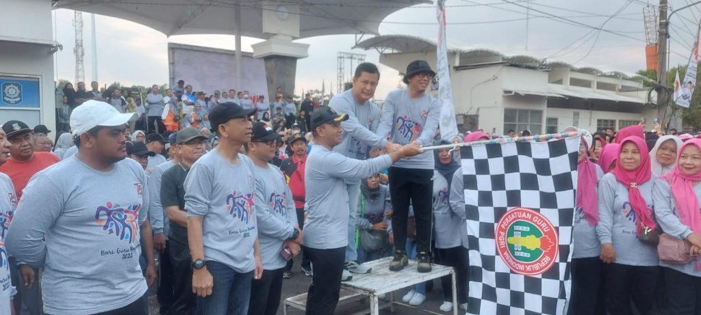 Acara Jalan Santai Gembira dalam rangka memeriahkan HUT PGRI ke 78 dan HGN 2023 di Kabupaten OKU. Foto dokumen Dsiknas OKU