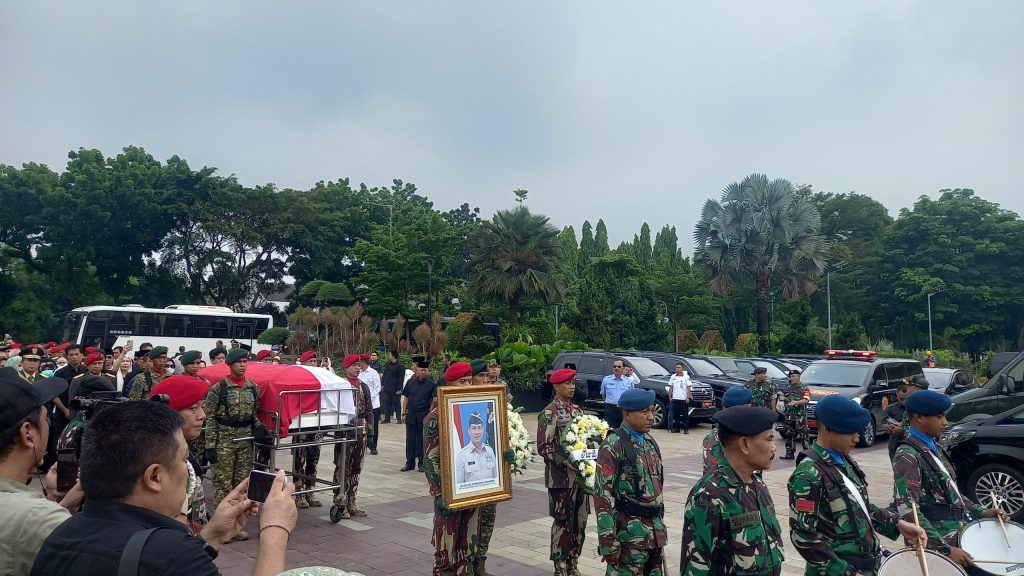 Jenazah Eks kepala BNPB Doni Monardo tiba di TMP Kalibata Jakarta Selatan. 