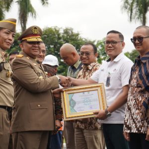 PT Semen Baturaja Tbk (SMBR) raih dua penghargaan sekaligus berupa Penghargaan Kecelakaan Nihil (Zero Accident Award). Foto dokumen SMBR