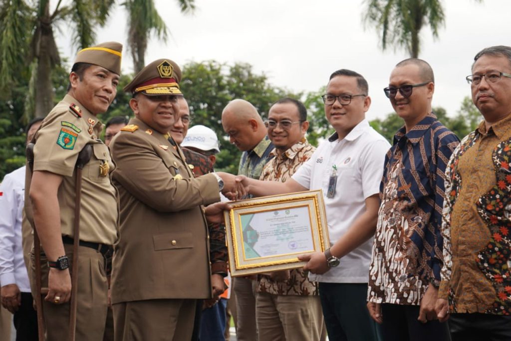 PT Semen Baturaja Tbk (SMBR) raih dua penghargaan sekaligus berupa Penghargaan Kecelakaan Nihil (Zero Accident Award). Foto dokumen SMBR