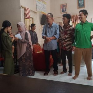 Keluargabesar Ir H Raden Didik Kustranggono dan Supliyer Sawit yang tergabung di CV Nyimas Ayu Gandasari menyalurkan sedekah untuk ratusan anak yatim di Kecamatan Lubuk Batang OKU