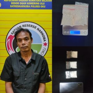 Bandar narkoba M Zamkuri dan barang bukti yang diamankan di Polres OKU. Foto dokumen Humas Polres OKU