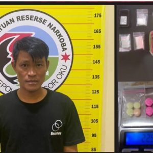 Bandar narkoba Mustarudin alias Cakok dan barang bukti yang diamankan di Polres OKU. Foto dokumen Humas Polres OKU.