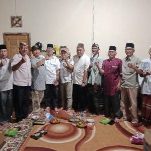 Masyarakat Kelurahan Baturaja Permai Kabupaten OKU mendokan pasangan Teddi Meliwansyah –Marjito Bachri (BERTAJI) mennag di Pilkada OKU 2024. Foto tim BERTAJI