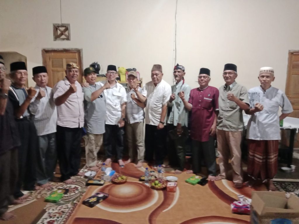 Masyarakat Kelurahan Baturaja Permai Kabupaten OKU mendokan pasangan Teddi Meliwansyah –Marjito Bachri (BERTAJI) mennag di Pilkada OKU 2024. Foto tim BERTAJI