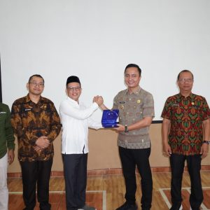 KPP Pratama Baturaja menggelar Sosialisasi Administrasi Perpajakan dan Optimalisasi Kepatuhan Pajak Dana Desa untuk membangun sinergi KKP Pratama Baturaja dan Pemkab OKU. Foto dokumen KPP Pratama Baturaja