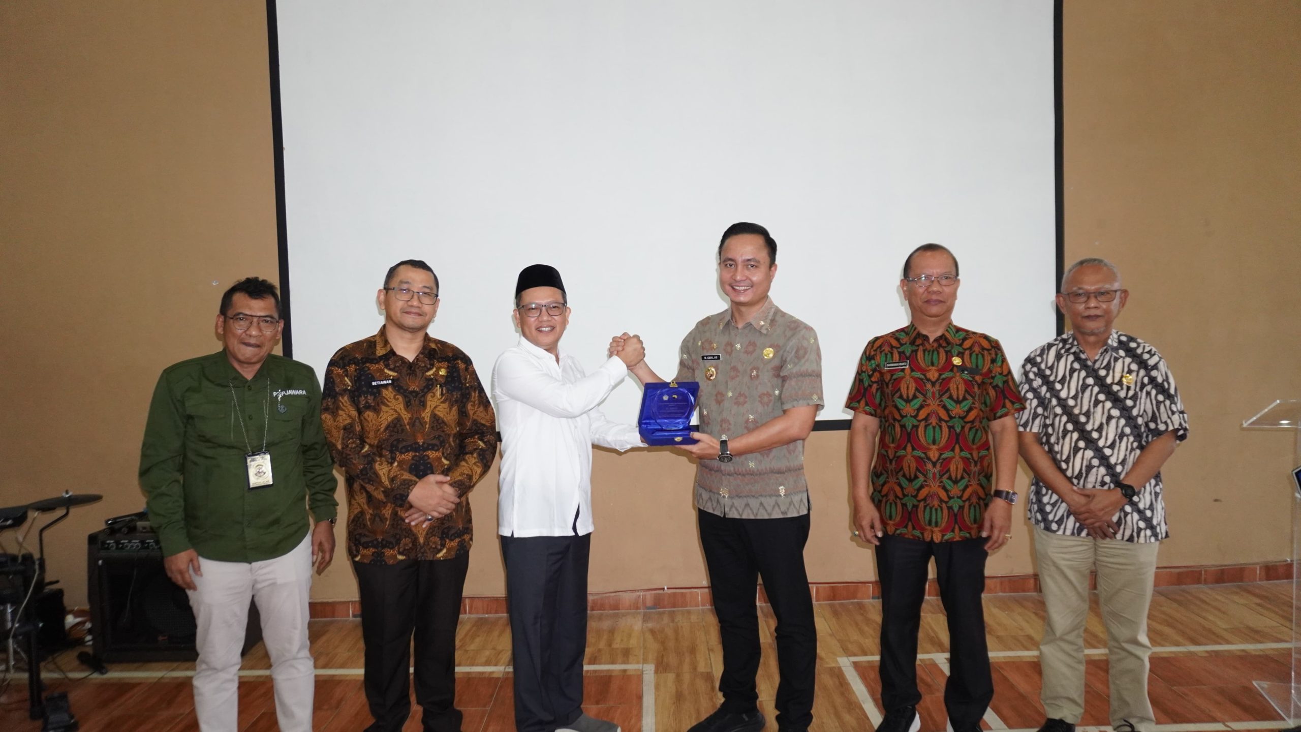 KPP Pratama Baturaja menggelar Sosialisasi Administrasi Perpajakan dan Optimalisasi Kepatuhan Pajak Dana Desa untuk membangun sinergi KKP Pratama Baturaja dan Pemkab OKU. Foto dokumen KPP Pratama Baturaja