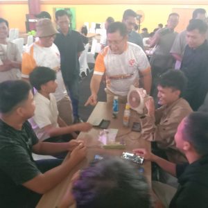 Calon Bupati OKU Nomor Urut 2 H Teddy Meilwansyah SSTP MM MPd saat membuka event E-sport Tournament Bertaji Mobile Legends di GOR Baturaja. Kanalberita.id / Edo