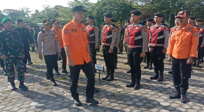 Kabupaten Ogan Komering Ulu menggelar apel siaga banjir dan tanah longsor tahun 2024. Apel kesiapan personil ini diselenggarakan di halaman Pemkab OKU Senin (11/11/2024). Foto Kanalberita.id / Edo