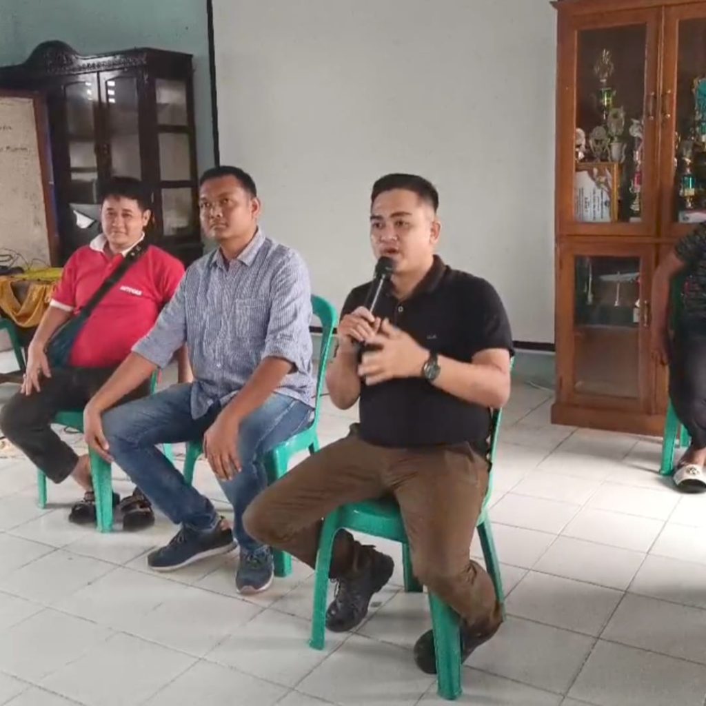 Viral beredar potongan video diduga oknum guru mengkampanyekan salah satu paslon bupati-wabup OKU 2024 di salah satu Sekolah SMK swasta di Baturaja Kabupaten OKU diduga SMK Sentosa Baturaja. Foto handout