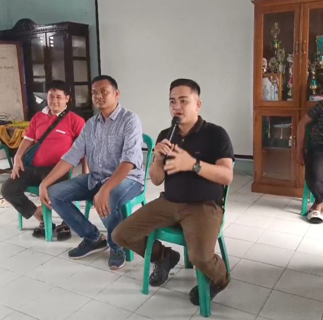 Viral beredar potongan video diduga oknum guru mengkampanyekan salah satu paslon bupati-wabup OKU 2024 di salah satu Sekolah SMK swasta di Baturaja Kabupaten OKU diduga SMK Sentosa Baturaja. Foto handout