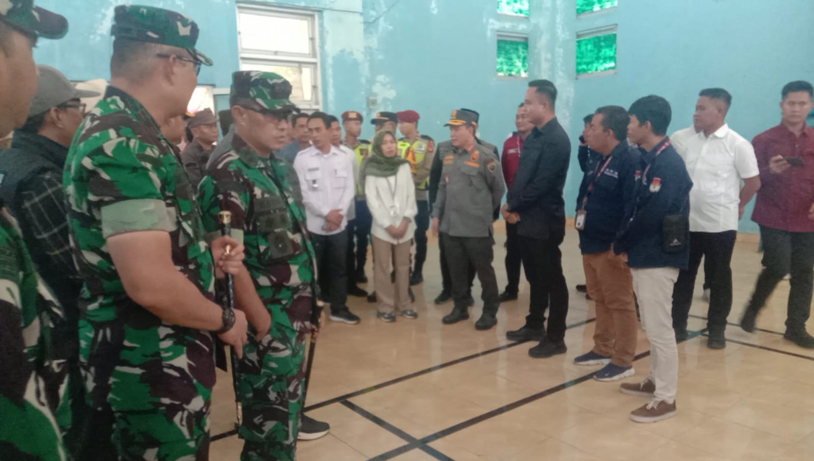 Gubernur Sumsek, Kapolda dan Pangdam II/SWJ melakukan peninjauan TPS di Kota Baturaja, Kabupaten OKU. Kanalberita.id / Edo