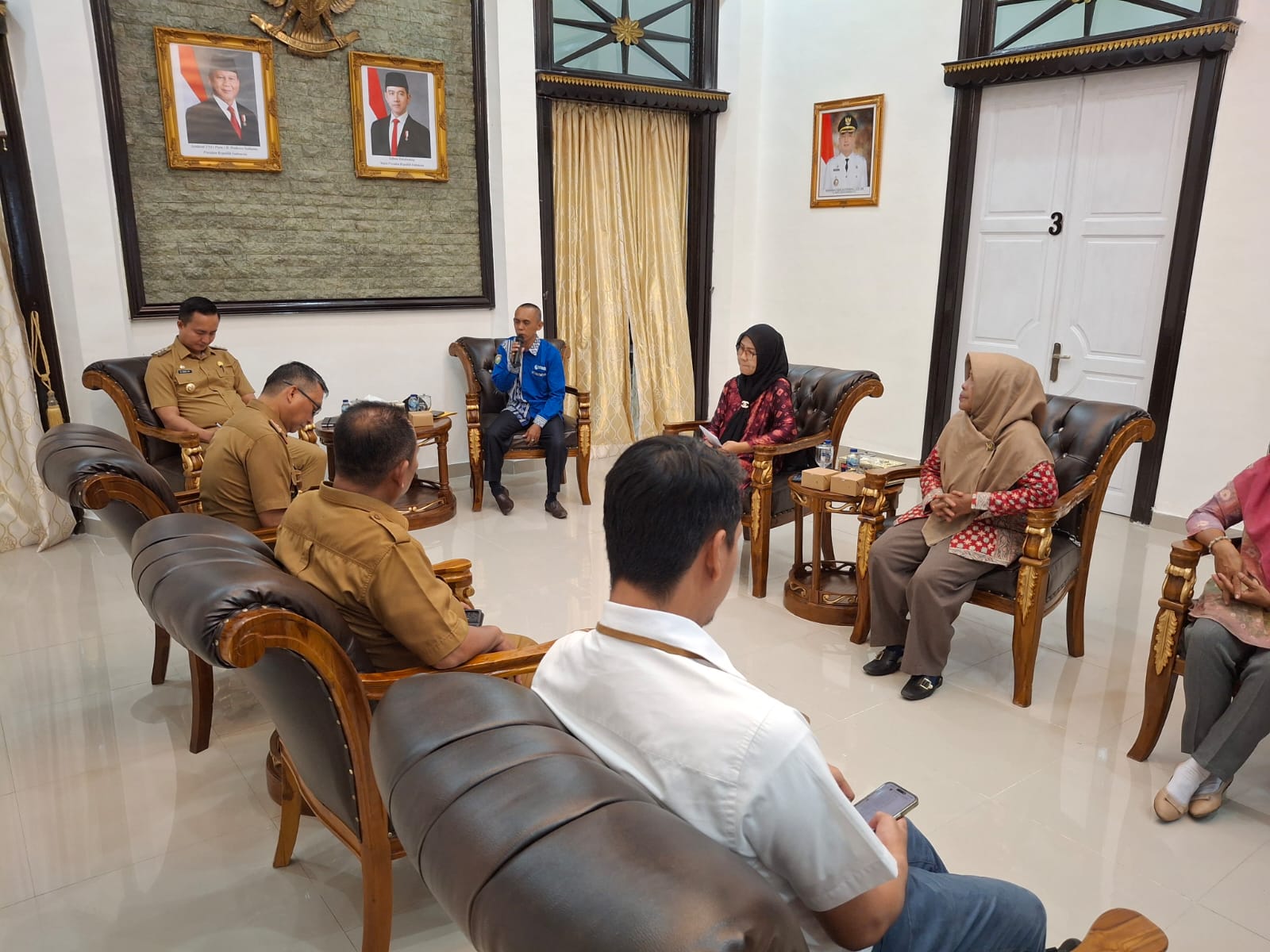 Rapat membahas solusi agar petani dan nelayan mendapatkan barcode untuk mendapatkan bbm bersusidi. Kanalberita.id / Edo