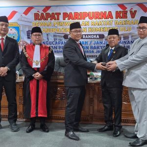 MH dan H Rudi Hartono diambil sumpah dan janjinya sebagai Pimpinan DPRD OKU masa bakti 2024-2029. Kanalberita.id / Edo