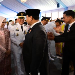 H Teddy Meilwansyah SSTP MM MPd dan Ir H Marjito Bacri ST resmi dilantik menjadi Bupati OKU dan Wakil Bupati OKU oleh Presiden Republik Indonesia, H. Prabowo Subianto Istana Negara Jakarta, Kamis (20/2/2025). Foto dokumen Prokopim OKU