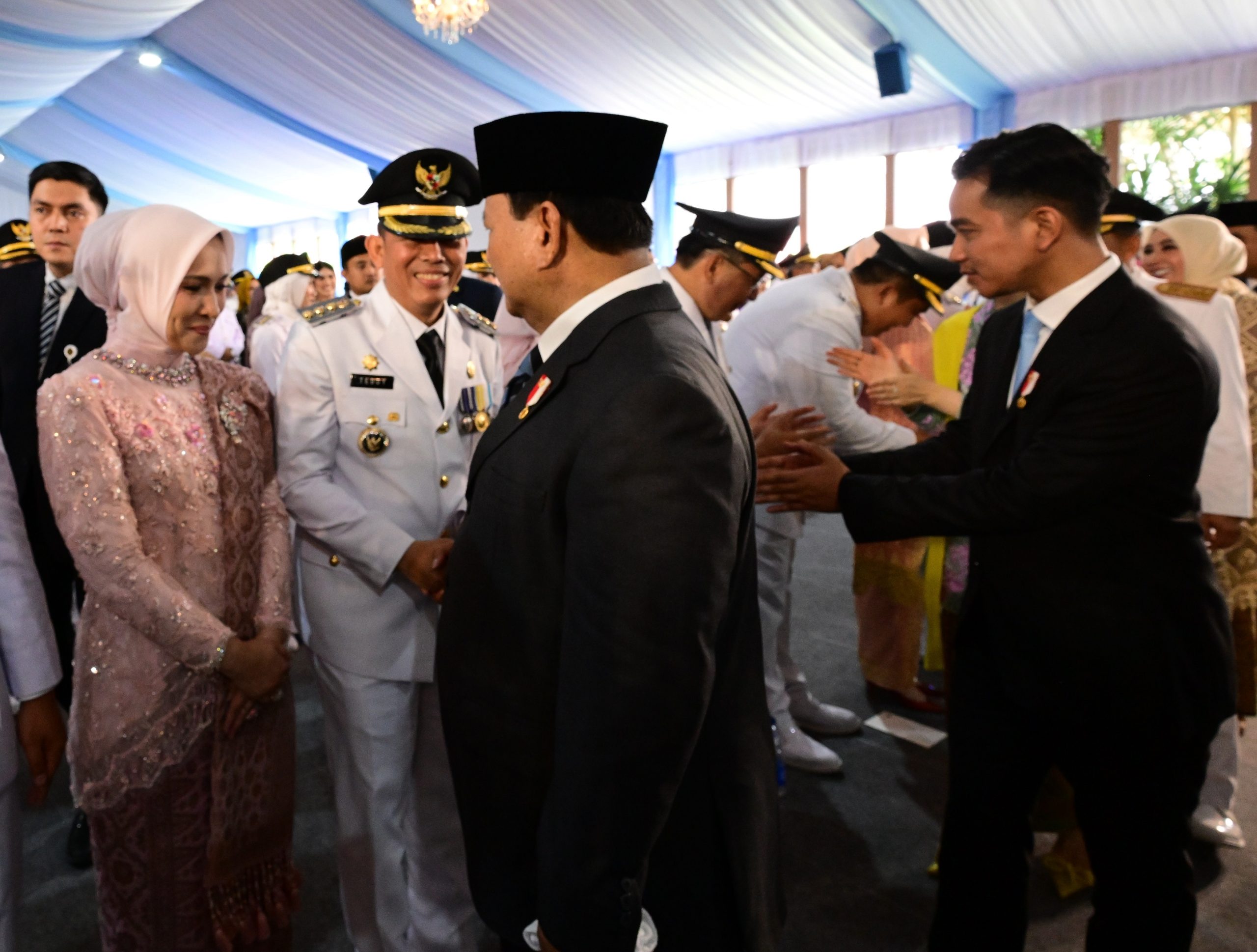 H Teddy Meilwansyah SSTP MM MPd dan Ir H Marjito Bacri ST resmi dilantik menjadi Bupati OKU dan Wakil Bupati OKU oleh Presiden Republik Indonesia, H. Prabowo Subianto Istana Negara Jakarta, Kamis (20/2/2025). Foto dokumen Prokopim OKU