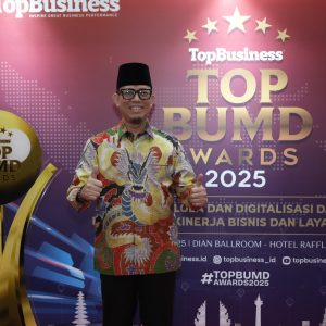 Bupati Ogan Komering Ulu (OKU) H Teddy Meilwansyah SSTP MM MPd dan PT BPR Baturaja (Perseroda) kembali meraih prestasi tingkat nasional dengan menyabet 4 penghargaan sekaligus pada ajang TOP BUMD Awards 2025. Foto dokumen Prokopim.