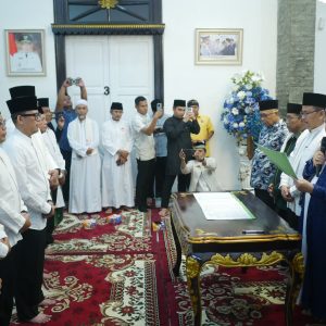 Tokoh Lintas Agama bersama Forkompimda Kabupaten OKU menggelar Maklumat Bersama dan Zikir yang dilaksanakan di Pendopo Rumkab OKU, Selasa (2/9/2025) malam. Kanalberita.id / Edo