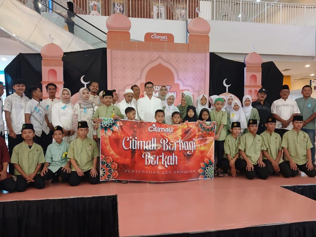 Manajemen Citimall Baturaja berbagi kabahagiaan dengan mengajak anak panti asuhan berwisata ke mall dan berbagi bingkisan Jum’at (13/3/2026) malam. Kanalberita.id / Edo