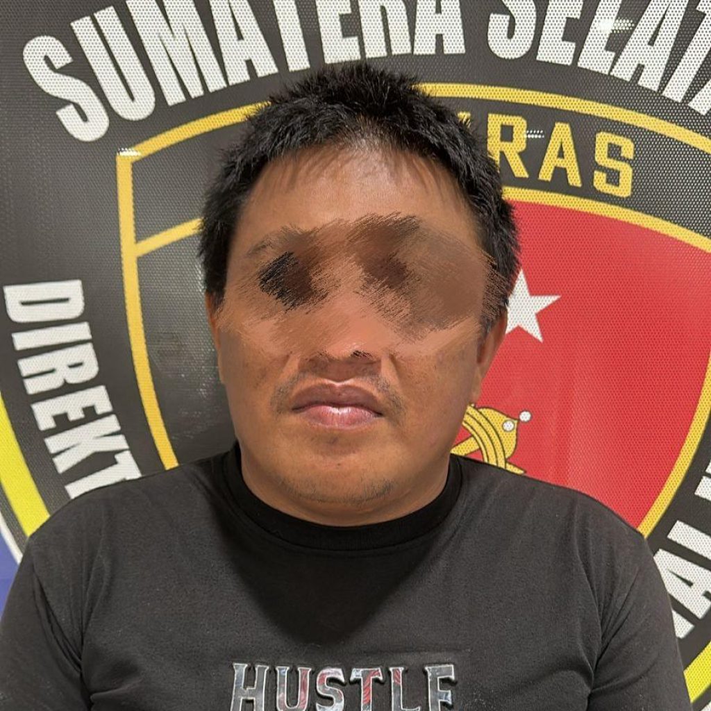 YR (33) yang diduga menjadi pelaku pencurian dengan kekerasan (curas) berantai di Kota Palembang saat diamankan di Mapolda Sumsel. Foto dokumen Humas Polda Sumsel.