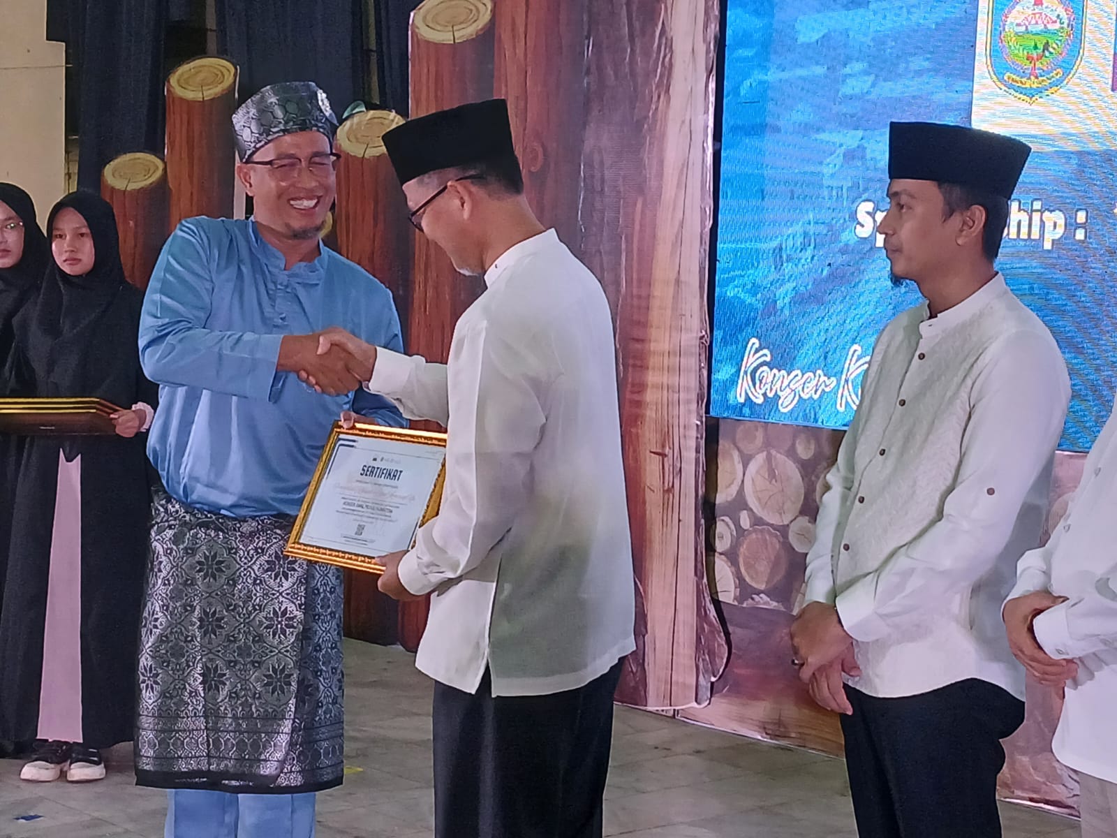 SIT (Sekokah Islam Terpadu) Tunas Cendikia Baturaja, Kabupaten Ogan Komering Ulu (OKU) menggelar Konser Amal Peduli Sumatera di Gedung Kesenian Baturaja