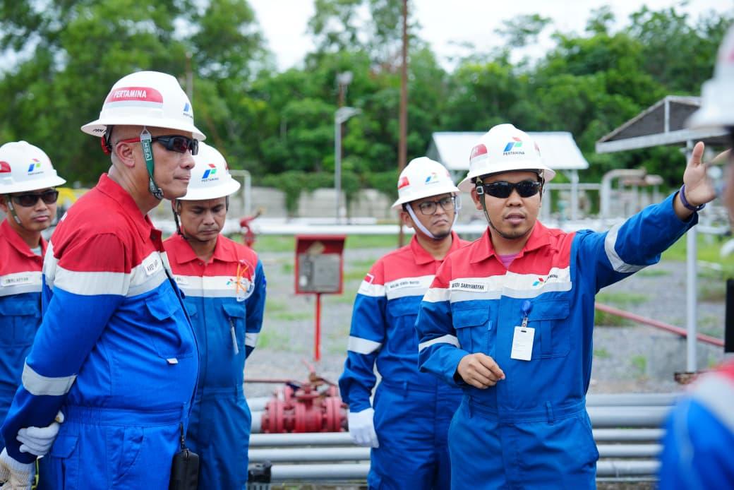 Merdi Sariansyah, salah satu penerima Beasiswa Non-Ikatan Dinas PHR Zona 4, saat menghadiri kegiatan MWT Dirut PDSI di PPP Pengabuan sebagai pegawai PEP Adera Field. Foto dokumen PHR Zona 4