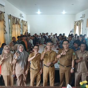 SOSIALISASI RTLH 1 Sebanyak 61 kepala keluarga calon penerima prorgam rehabilitasi RTLH (Rumah Tidak Layak huni) mengikuti sosialisi yang disampaikan Kadin Perumahan dan kawasan Permukiman (Perkim) OKU. kanalberita.id / Edo